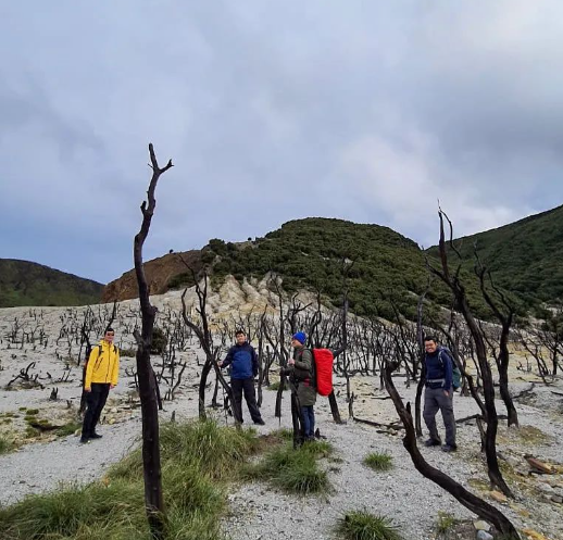 Mau Tahun Baruan di Atas Puncak? Ini Dia Rekomendasi Gunung di Jawa Barat untuk Pemula