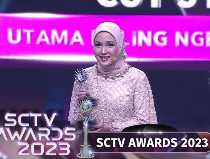 Cut Syifa salah satu penerima penghargaan SCTV Awards 2023.