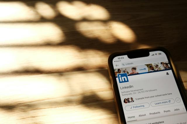 10 Tips Membuat Profil LinkedIn Agar Mudah Cari Kerja