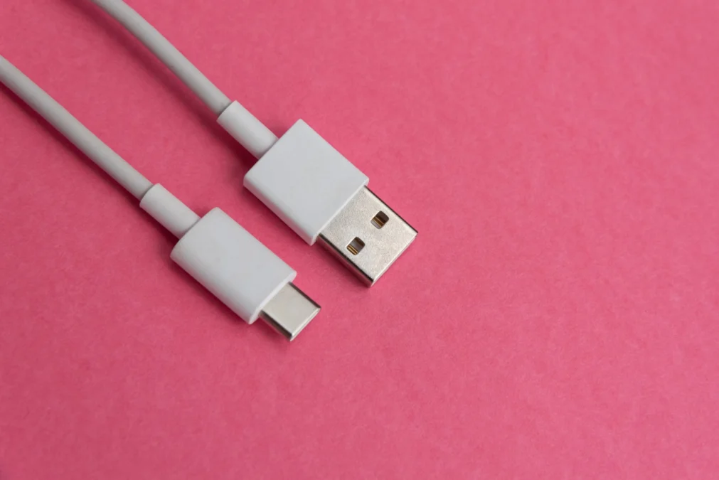 Ketahui Perbedaan Masing-Masing Dari Kabel Lightning dan USB Type-C