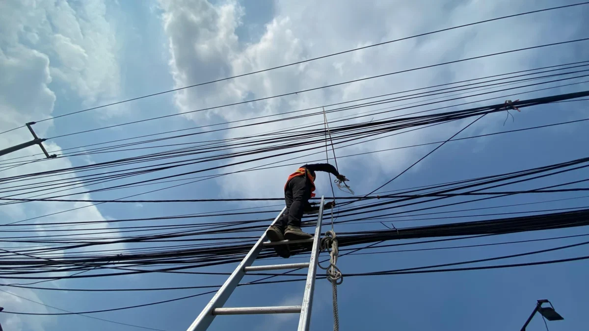 Demi Menjaga Kehandalan Jaringan, PLN Icon Plus Terus Melakukan Perapihan Kabel Fiber Optik