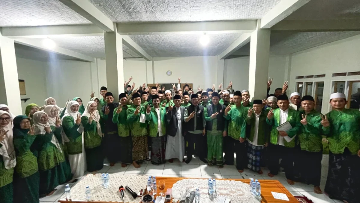 Ratusan anggota Himpunan Alumni Pesantren Miftahul Huda (Hamida) Kabupaten Bandung secara resmi mendeklarasika