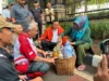 Kisah Harmini, Pedagang Jamu di Purwakarta Ketiban Rezeki saat Dikunjungi Ahmad Syaikhu