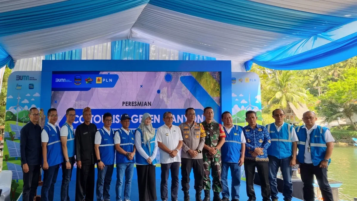 Kolaborasi PLN Icon Plus dalam program Eco Tourism Green Canyon Pangandaran .