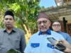 FOTO : SAMSUL HUDA/RADAR CIREBON KUNJUNGAN. Calon Gubernur Jawa Barat, Ahmad Syaikhu saat berkunjung ke salah