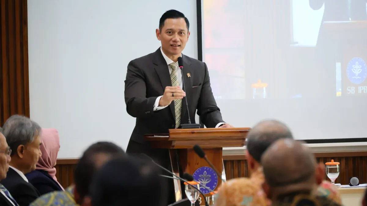 Menteri AHY Hadiri Ujian Terbuka Program Doktoral Dirjen PPTR