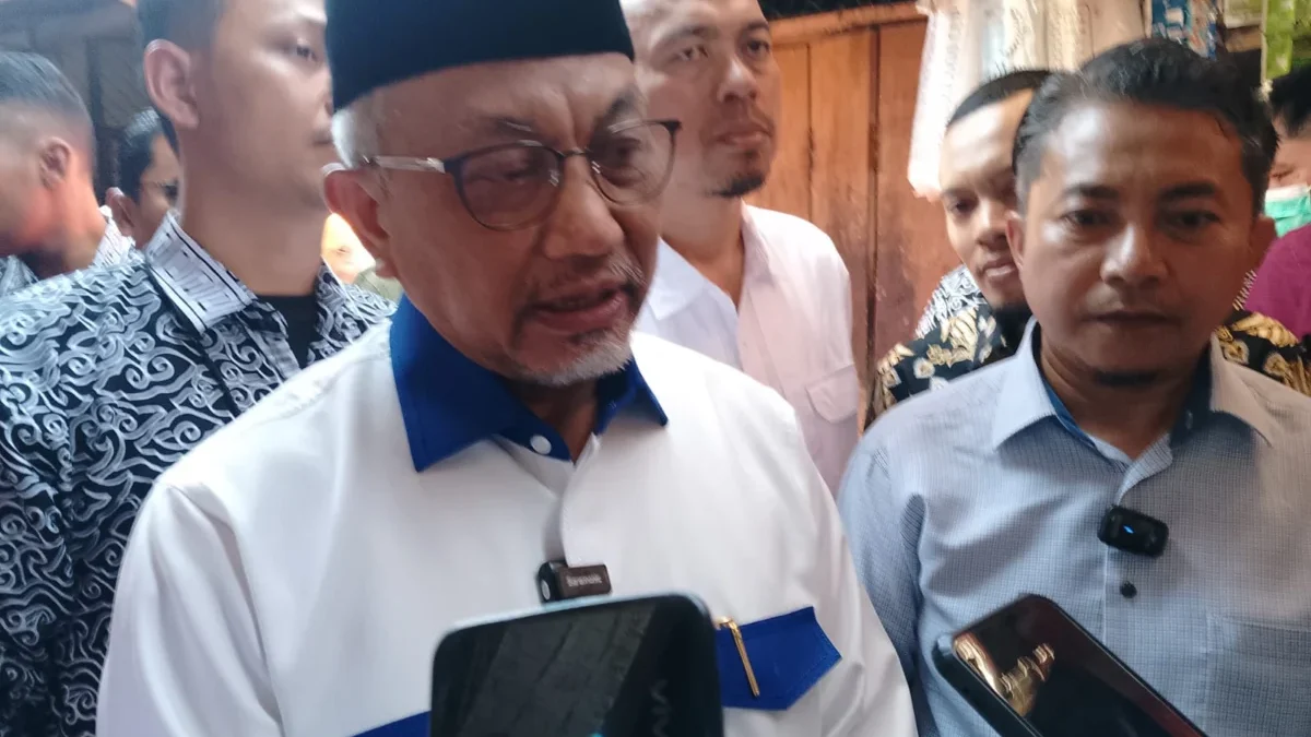 Calon Gubernur Jawa Barat nomor urut 3, Ahmad Syaikhu, (dikenal sebagai pasangan ASIH) didampingi oleh calon