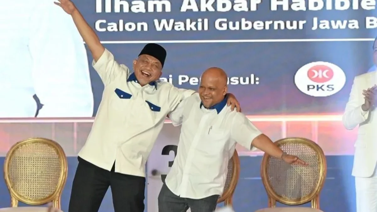 Tampilkan Gestur Pesawat Terbang di Debat Pilgub Jabar, Pasangan ASIH Curi Perhatian Publik