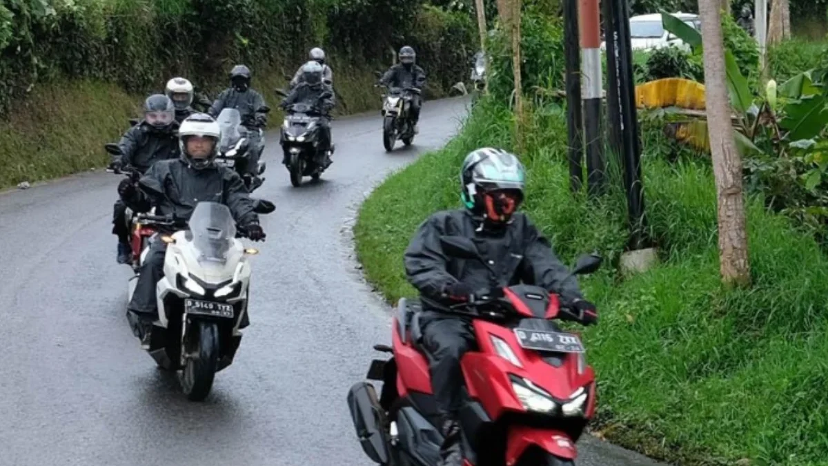 Tips Aman Berkendara dan Merawat Sepeda Motor di Musim Hujan