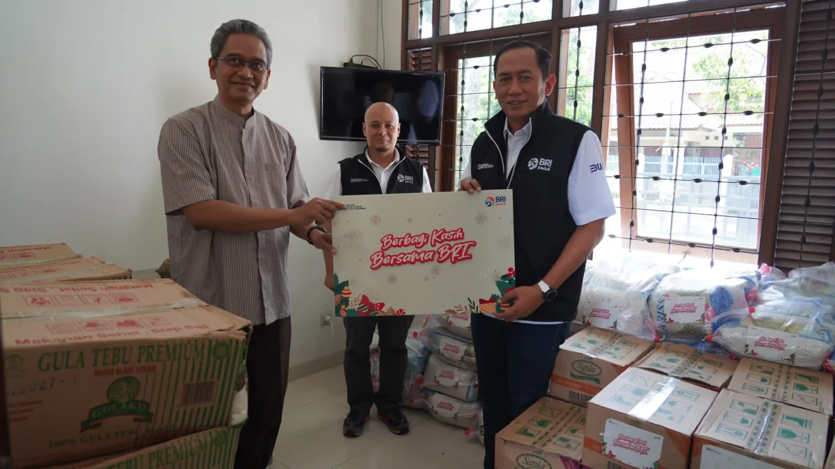 BRI Regional Office Bandung Menyalurkan bantuan Sembako Program BRI Peduli \"Berbagi Kasih\"