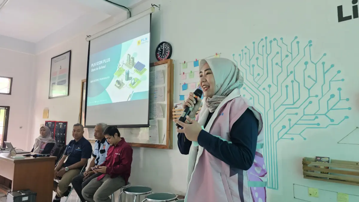 Peringati Hari Pendidikan Nasional, Srikandi PLN Icon Plus Lakukan Edukasi dan Pemberian Bantuan di SMKN 2 Tas