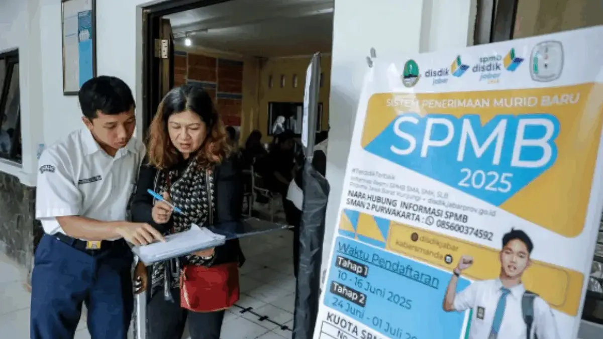 Animo Masyarakat Tinggi di Hari Pertama Pendaftaran SPMB Tahap 1 Animo Masyarakat Tinggi di Hari Pertama Pendaftaran SPMB Tahap 1