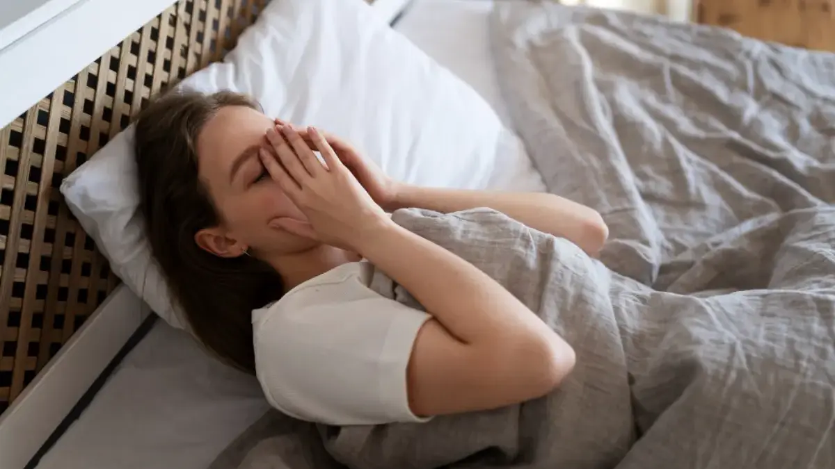 Awas Bahaya! Tidur Tanpa Cuci Muka Dulu Bisa Bikin Wajah Jadi.. Merasa Lelah Setelah Bangun Tidur? Ini Penyebab dan Cara Mengatasinya!