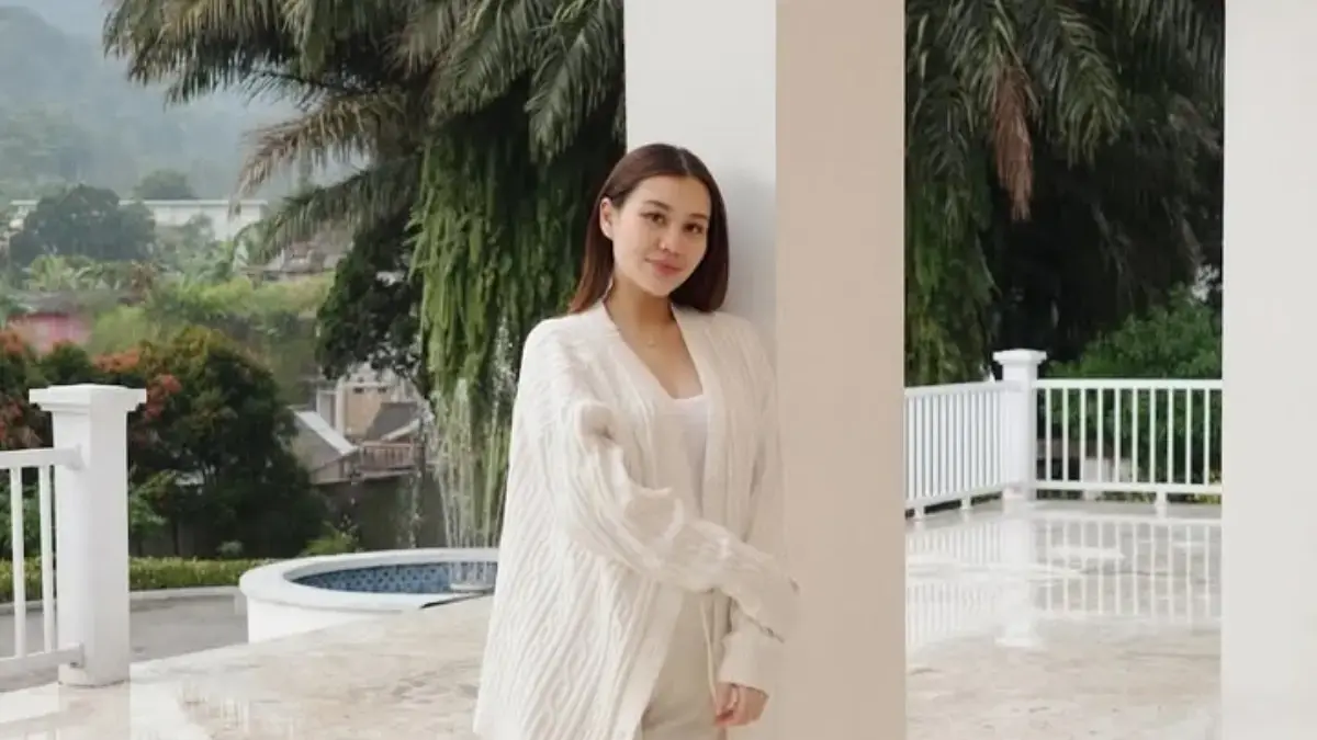 Pose Aaliyah Massaid saat belibur