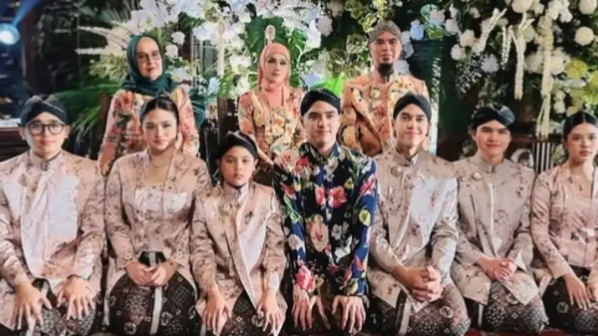 Potret Al Ghazali bersama keluarga