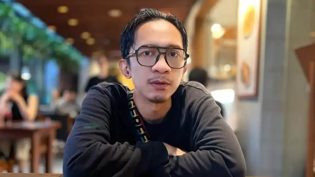 Potret Aming tengah berada di tempat makan