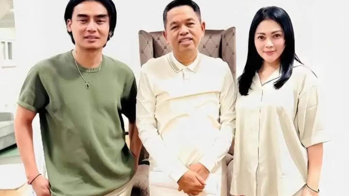 Charly Van Houten sedang bersama Kang Dedi Mulyadi