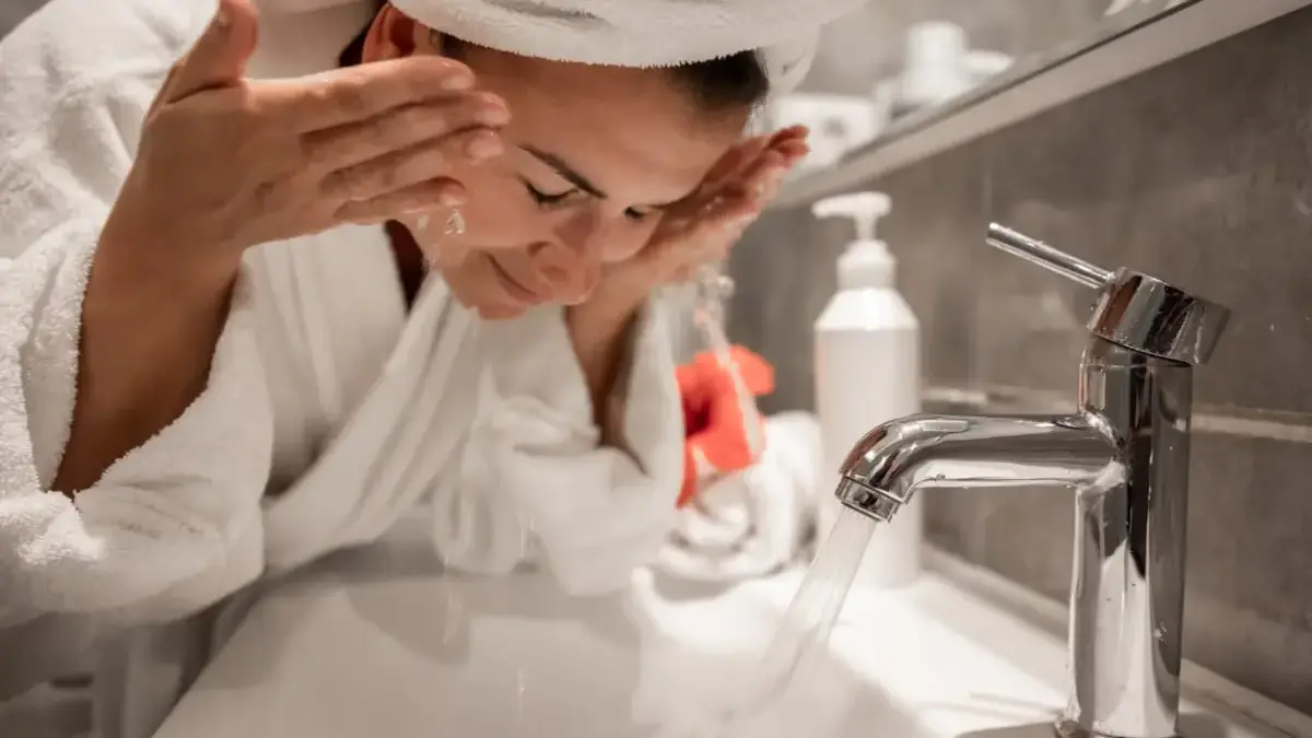 Ilustrasi Facial Wash wanita