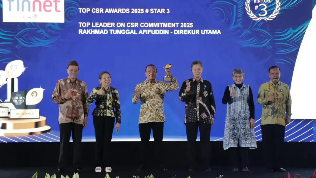 Dua penghargaan yang diraih oleh Finnet