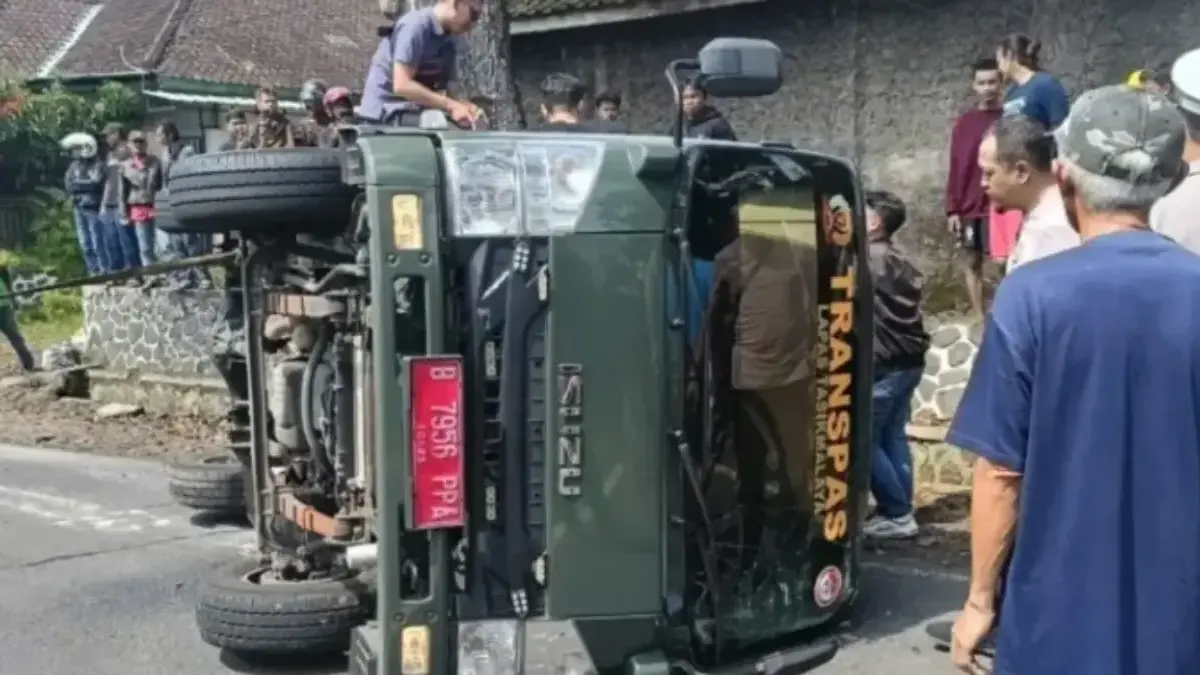 Mobil Lapas Tasikmalaya terguling
