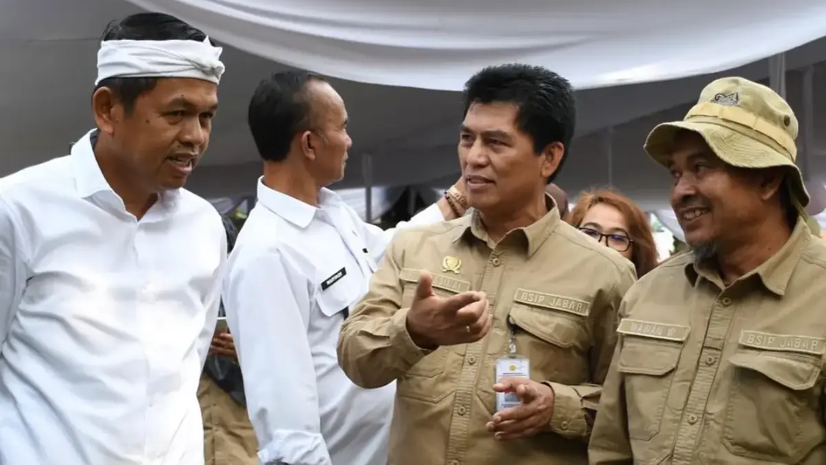 Kang Dedi Mulyadi (kiri)