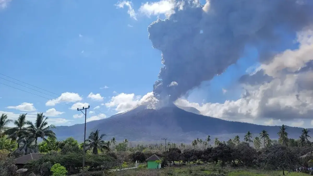 Erupsi Lewotobi Laki-laki