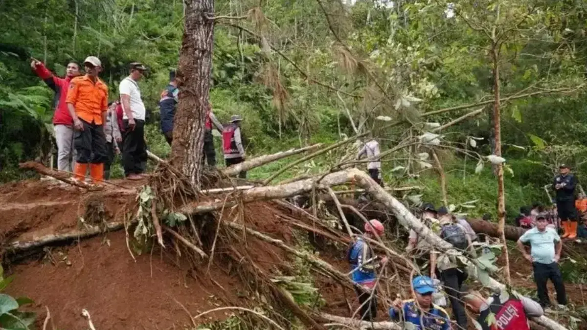 Kronologi longsor di Tasikmalaya, 2 Petani hilang