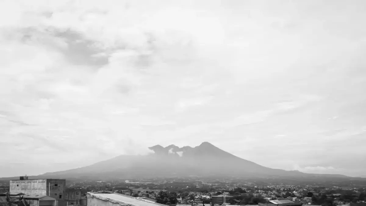 Gunung Angker di Jawa Barat