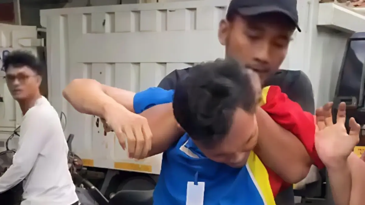 Pegawai Minimarket di Tanggerang Diduga Lecehkan Anak, Pelaku Hampir Diamuk Seorang pegawai minimarket di Tanggerang diamankan warga