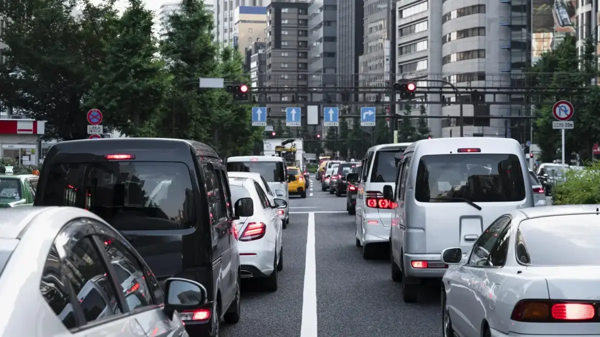 4 Rute Alternatif Jakarta-Bandung saat Liburan Sekolah 2025: Anti Macet Ilustrasi kemacetan jalan raya