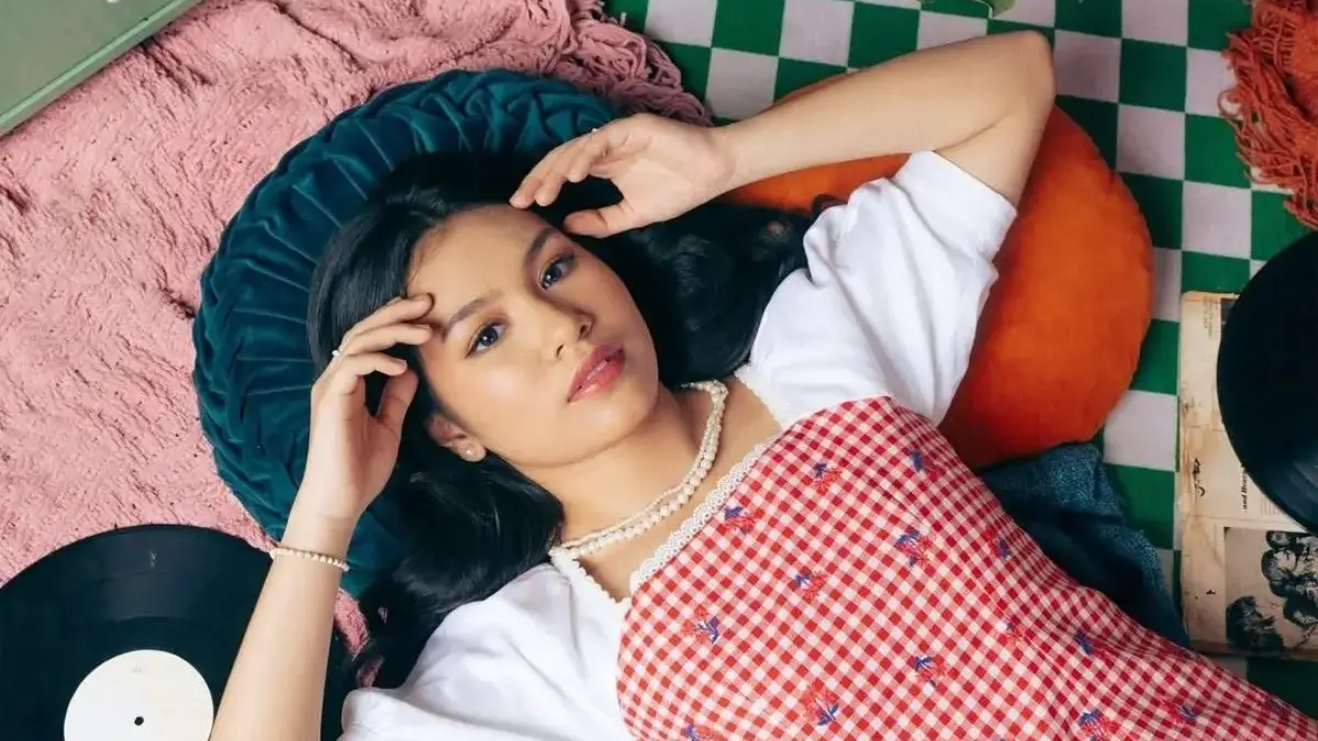 Vanessa Zee dalam cover single \"Engga Ngerti\"