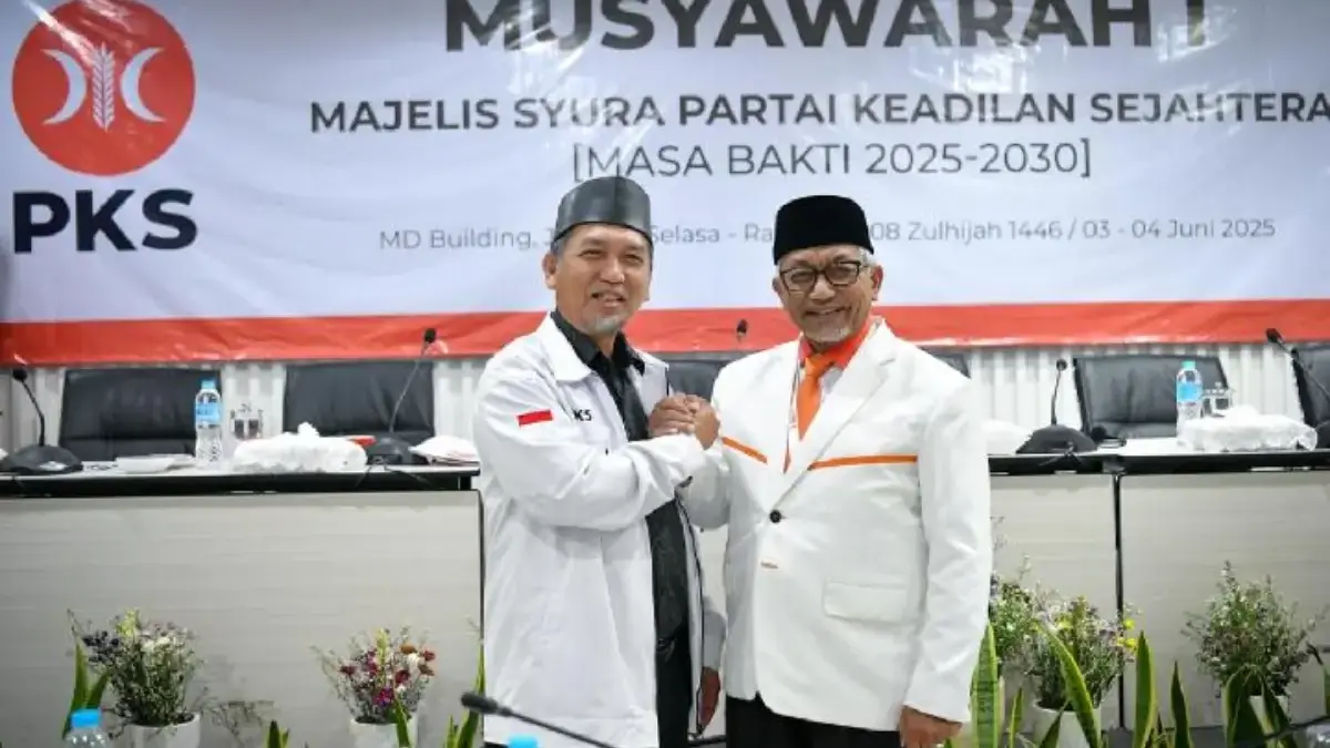 Foto Ahmad Syaikhu (Presiden PKS 2020-2025) Bersama A Muzammil Yusuf (Presiden PKS terpilih 2025-2030)