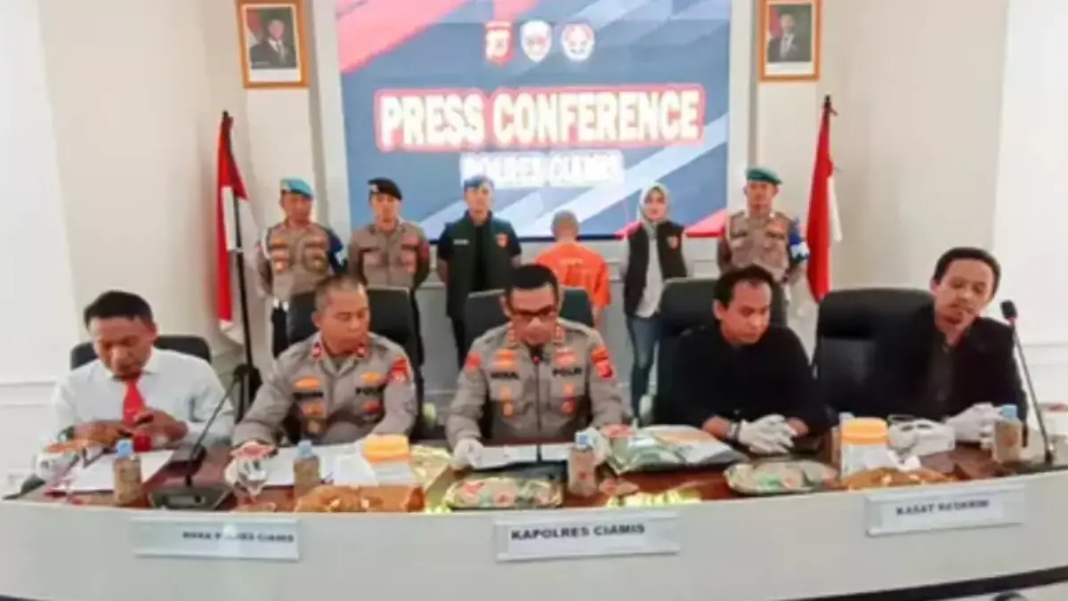 Potret polisi melakukan konferensi pers atas kasus pencabulan