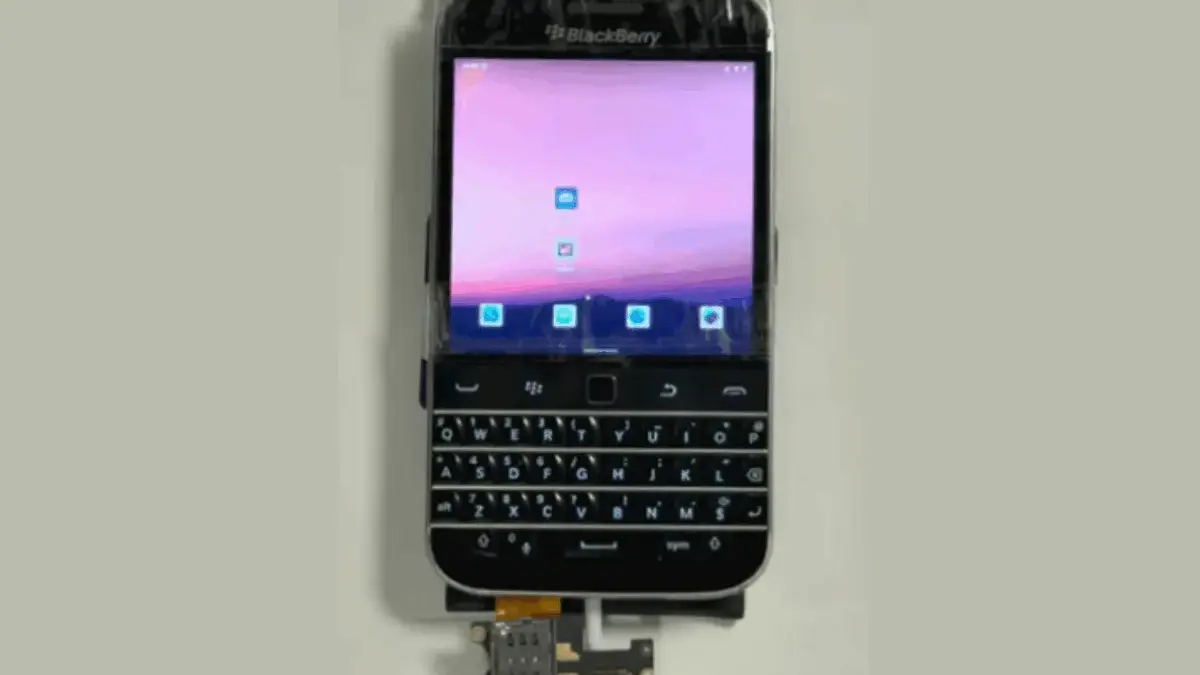 Pakai OS Android, Begini Bentuk Blackberry Zinwa Q25