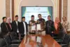 EVP Telkom Regional II Edie Kurniawan (Keempat dari kanan) dan Ketua Yayasan Waqaf Al Muhajirien Jakapermai