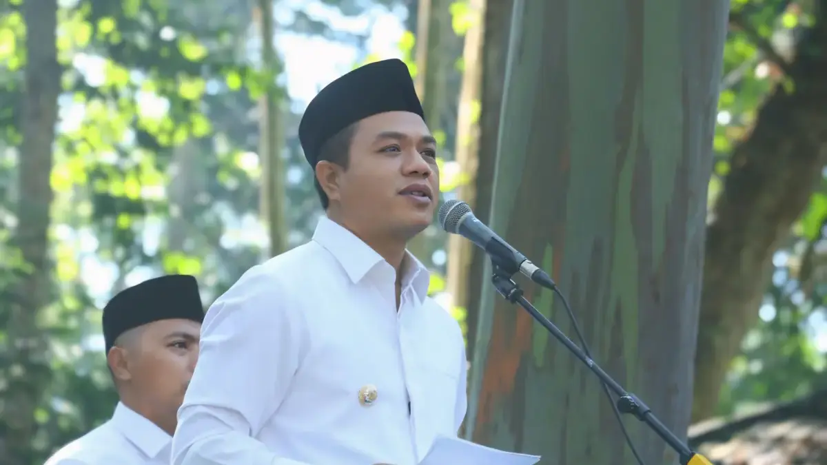 Bupati Bandung Dadang Supriatna, melantik dan mengambil sumpah jabatan bagi pejabat tinggi pratama