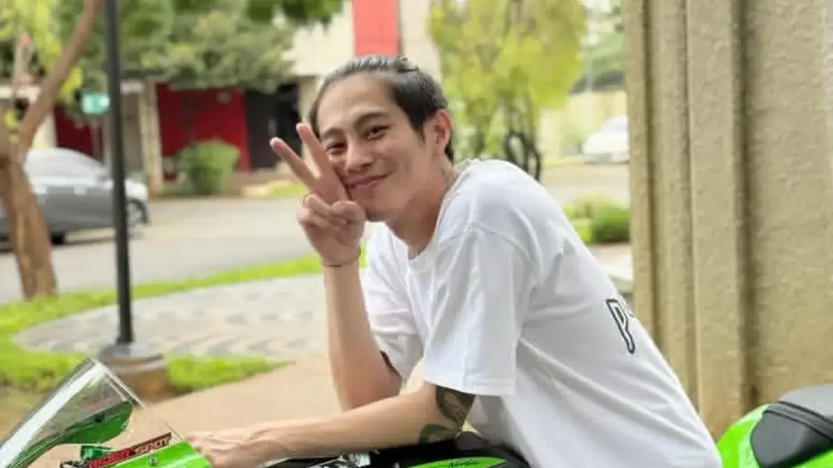 Potret DJ Panda saat diluar