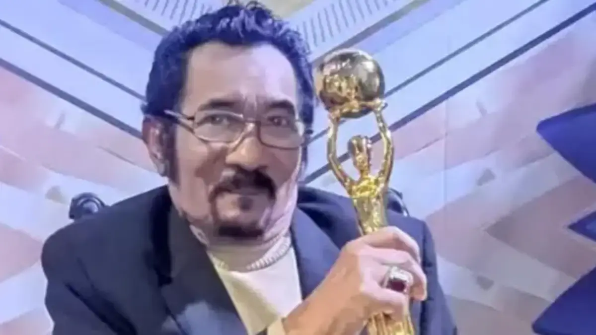 Potret Hamdan ATT dalam acara penghargaan