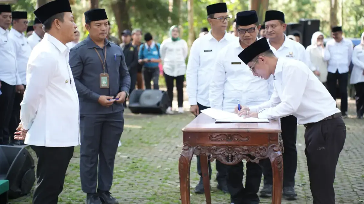 Pelantikan Direktur Operasional Perumda Tirta Raharja oleh Bupati Dadang Supriatna