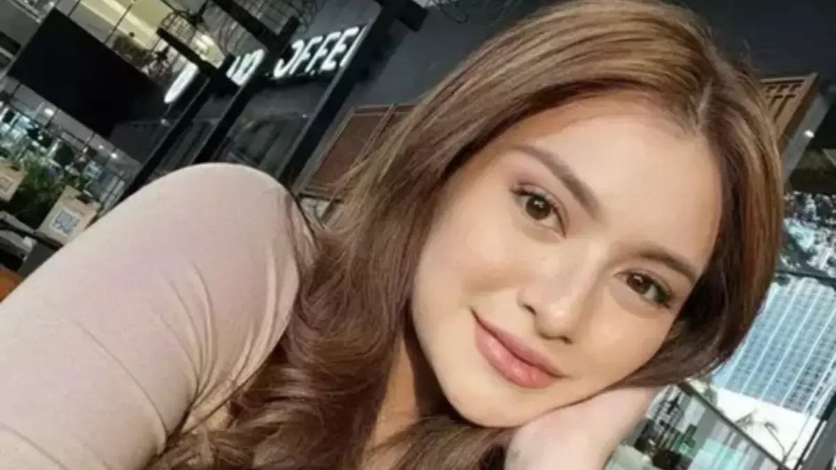 Potret Nathalie Holscher sedang berlibur