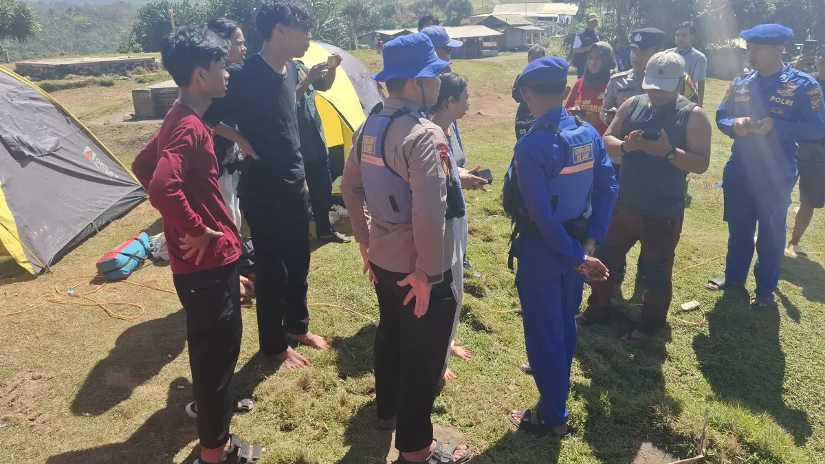 Satpolairud Polres Garut melakukan pencarian
