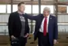 Presiden Amerika Serikat Donald Trump (kanan) bersama miliarder teknologi Elon Musk. (AP/Alex Brandon)
