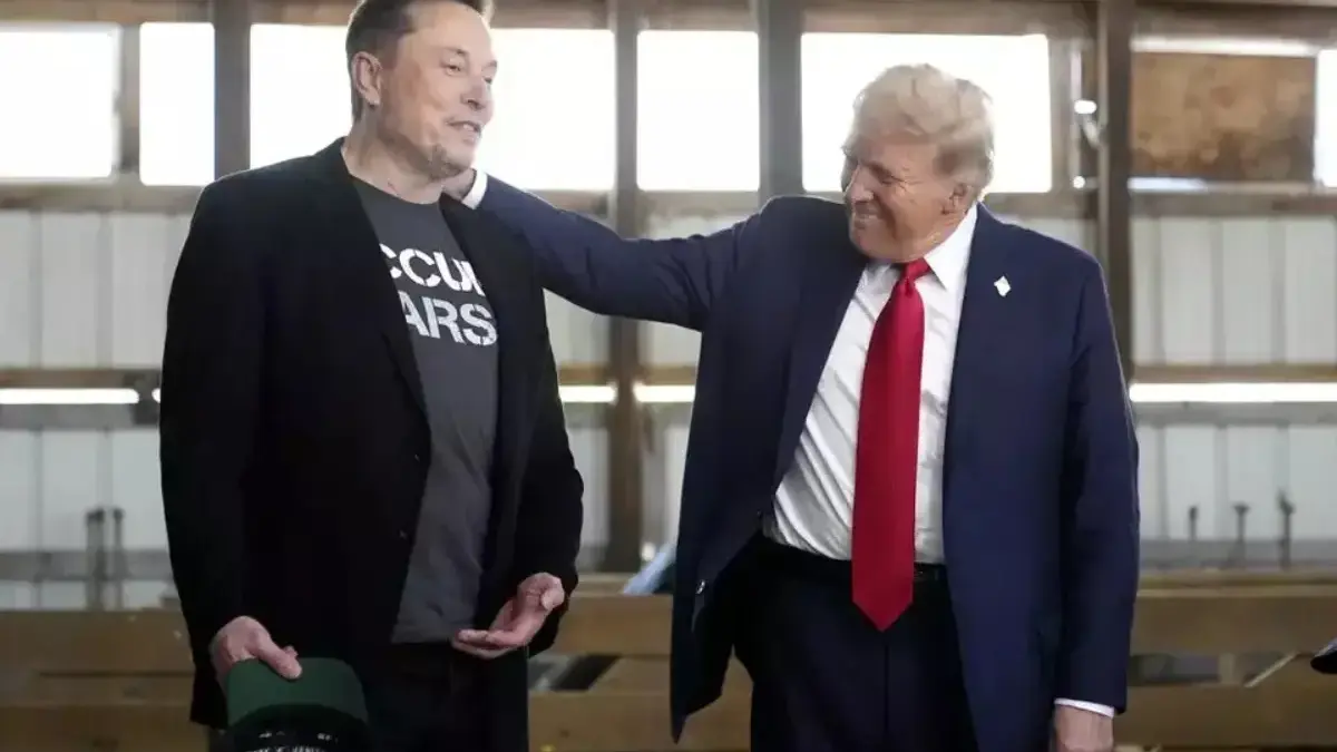 Presiden Amerika Serikat Donald Trump (kanan) bersama miliarder teknologi Elon Musk. (AP/Alex Brandon)