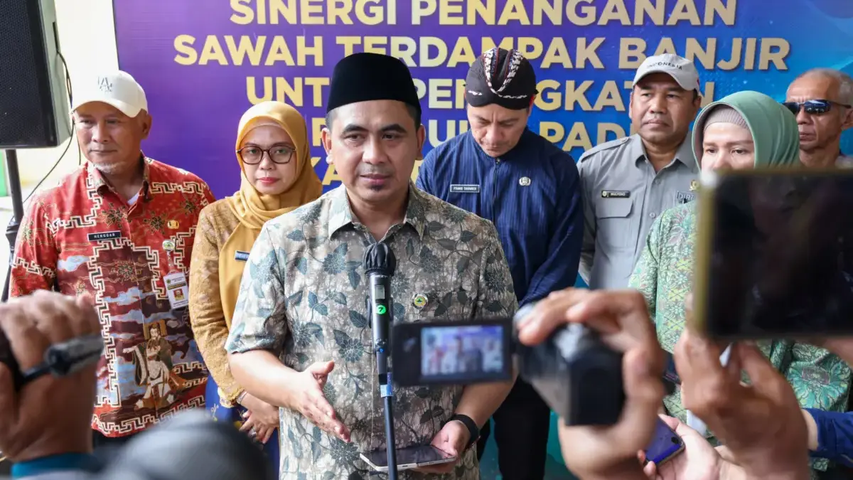 Tepati Janji, Taj Yasin Serahkan Bantuan Benih Padi untuk Petani Terdampak Banjir di Demak