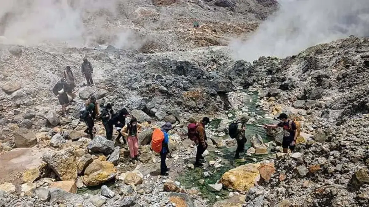 Kawah di Gunung Papandayan