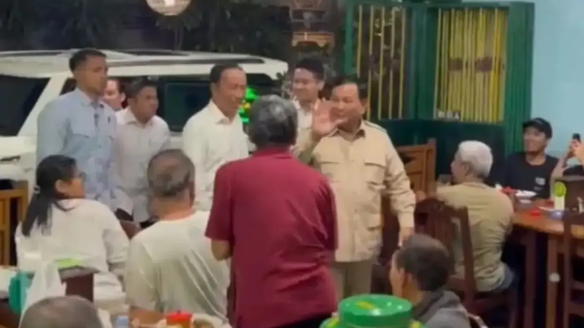 Jokowi, Prabowo, dan Gibran Nikmati Mi Jawa Bareng Usai Hadiri Kongres PSI