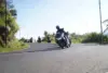 Tips Aman Mendahului untuk Pengendara Motor, Jangan Asal Gas!