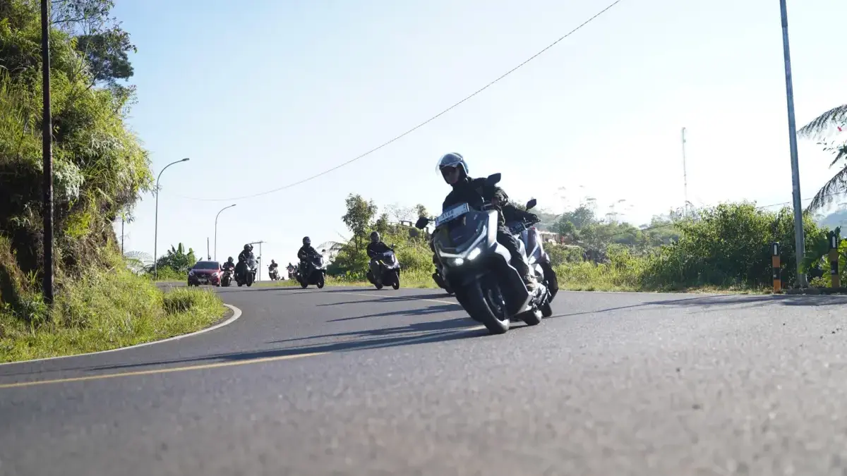 Tips Aman Mendahului untuk Pengendara Motor, Jangan Asal Gas!