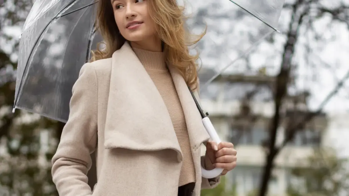 Musim Hujan Tiba, Ini 7 Outfit yang Cocok dan Tetap Stylish