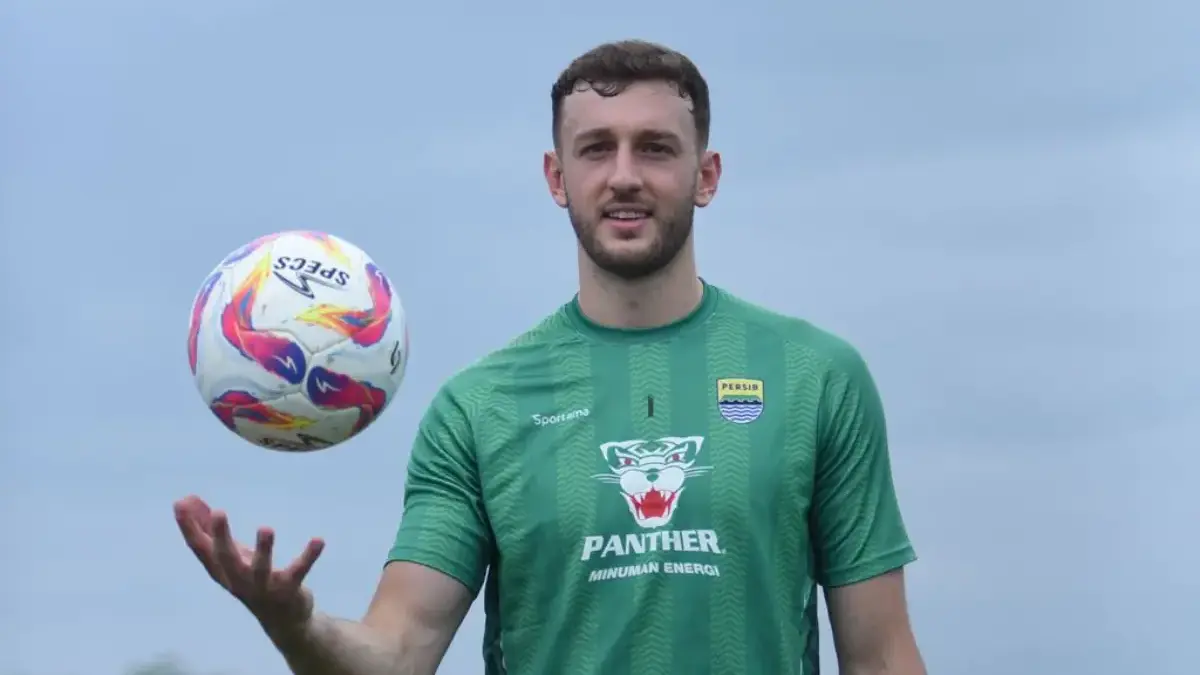 Adam Pryzbek Persib